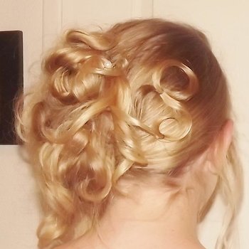 Chignon de mariée sur le côté