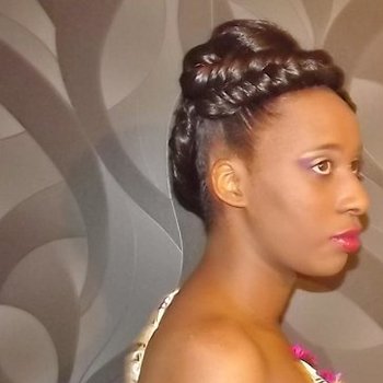 Chignon haut tressé inspiration Alicia Keys 