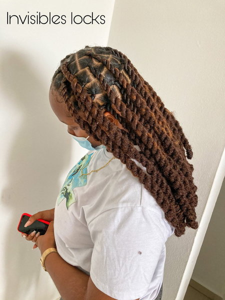 Coiffeuse locks / faux locks
