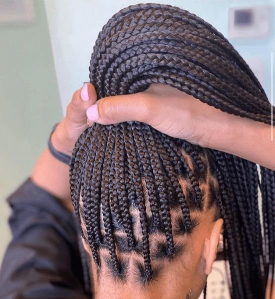 Coiffure afro Knotless braids