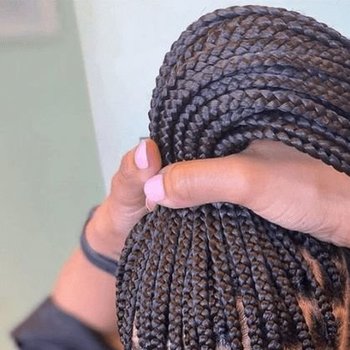 Coiffure afro Knotless braids