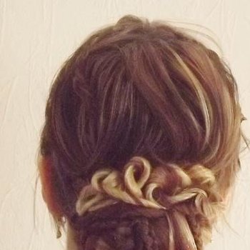 Coiffure de mariée - Chignon bohême chic 