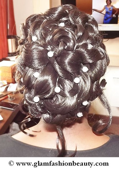 Coiffure de mariée - Chignon haut princesse avec frange
