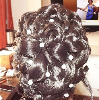 Coiffure de mariée - Chignon haut princesse avec frange