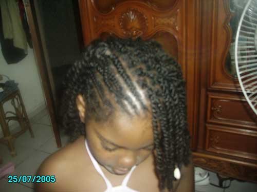 Coiffure sur enfant avec tresses et vanilles