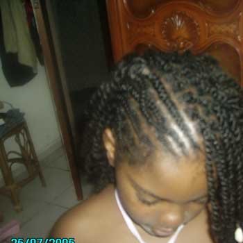 Coiffure sur enfant avec tresses et vanilles