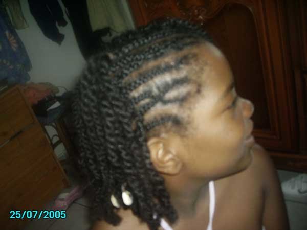 Coiffure sur enfant avec tresses et vanilles