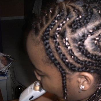 Coiffure tresses collées