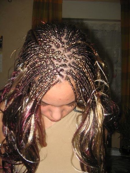 Coiffure tresses piquées