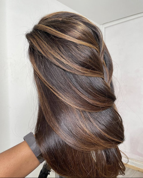 Coloration blond sur perruque sur mesure 