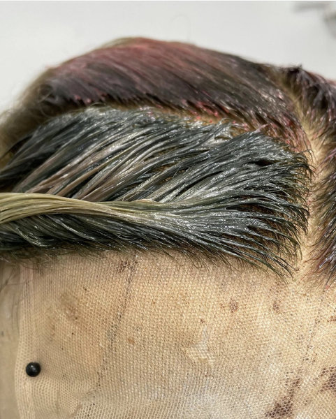 Coloration blond sur perruque sur mesure 