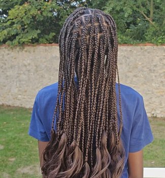 Deux nattes collées 