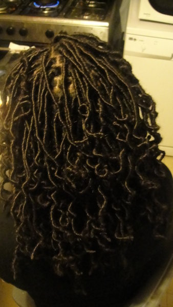 FAUSSES LOCKS FRISéS