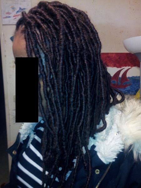 fausses locks niveau omoplate