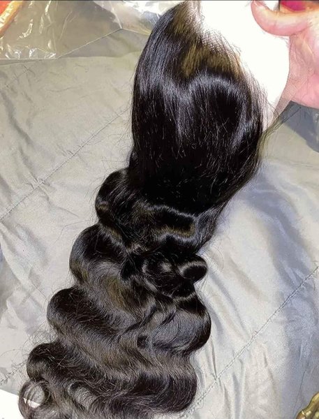 Je vends de très belle perruque brésilienne 100% cheveux humain à petit prix. De 10 à 30 pouces