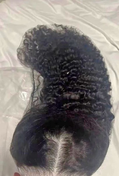 Je vends de très belle perruque brésilienne 100% cheveux humain à petit prix. De 10 à 30 pouces