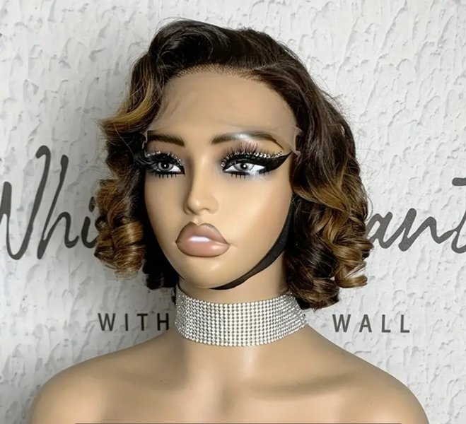 Je vends de très belle perruque brésilienne 100% cheveux humain à petit prix. De 10 à 30 pouces