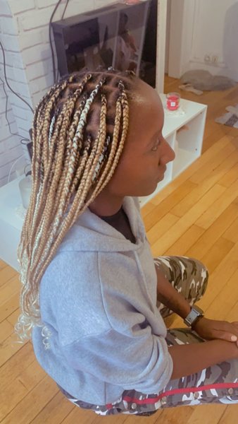Knotless braids