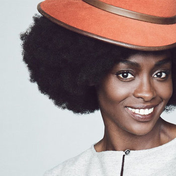 L'afro chic accessoirisé...