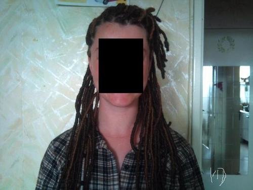 Longues extensions de fausses locks