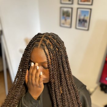 Marley braids sur cheveux crépus femmes. 