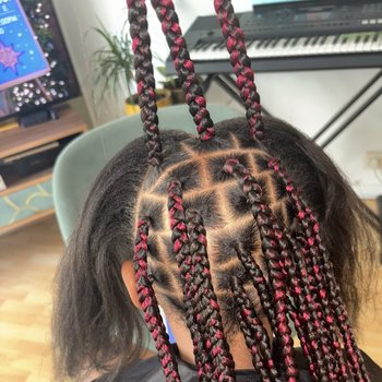 Natte colérique et braid à l’arrière sur cheveux lisse