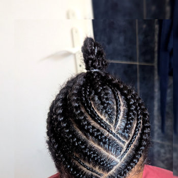 Nattes collées Homme sur cheveux caucasienseveux lisses"