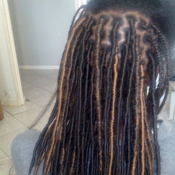 Pose de fausses locks