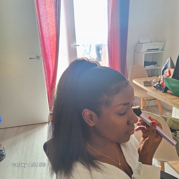 Postiche avec une tissage
