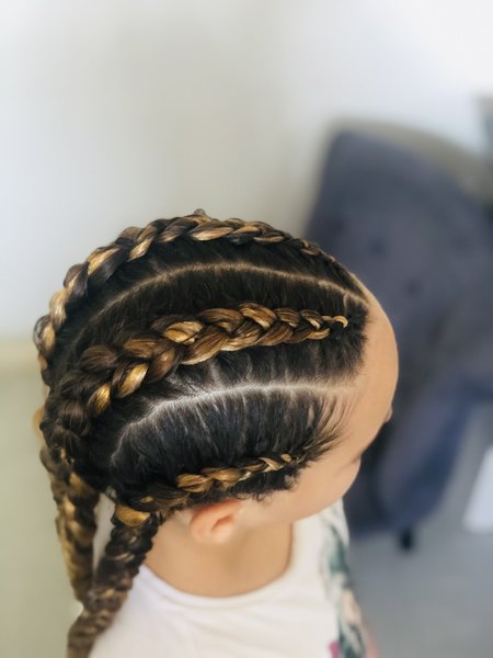 Soin et coiffure sur cheveux afro, chignon de mariée, tresses 