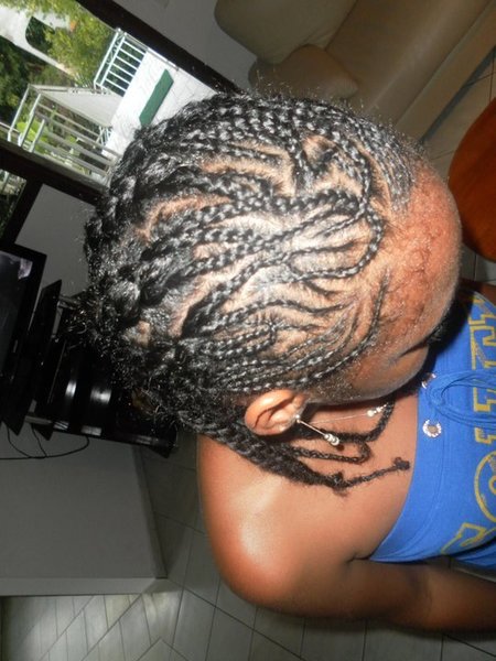 tresses avec motifs devant, et droites derrière