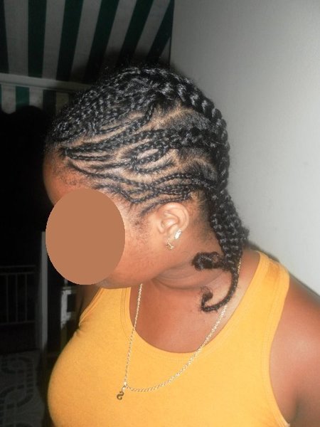 tresses avec motifs devant, et droites derrière