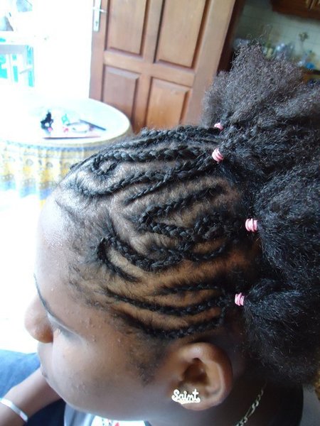 tresses devant ou encore 'courrone' 