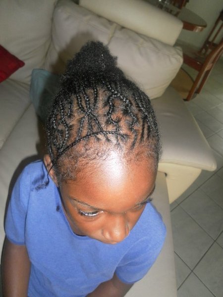tresses devant ou encore 'courrone' 