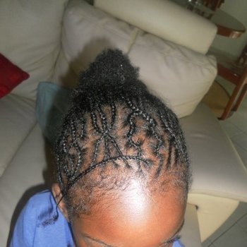 tresses devant ou encore 'courrone' 