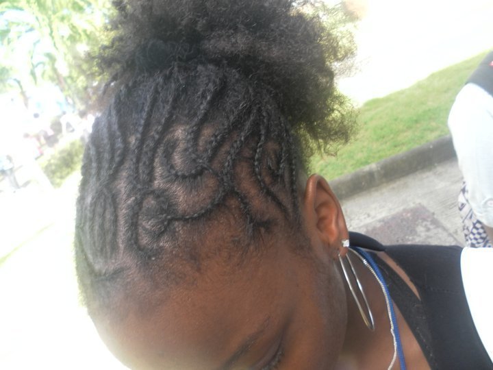 tresses devant ou encore 'courrone' 