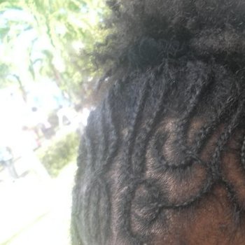 tresses devant ou encore 'courrone' 
