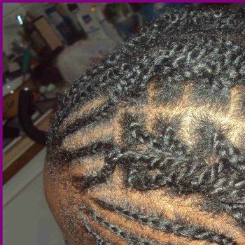 Tresses plaquées devant+Vanilles derrière. touche finale : vanilles twistées