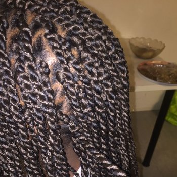 Tresseuse sénégalaise 