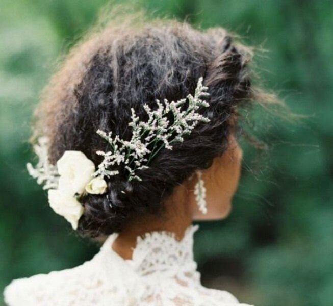 5 IDEAS DE PEINADOS PARA IR A UNA BODA