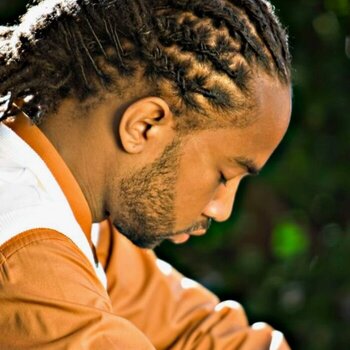 INSPIRACIÓN DE PEINADO: TRENZAS PEGADAS PARA HOMBRES