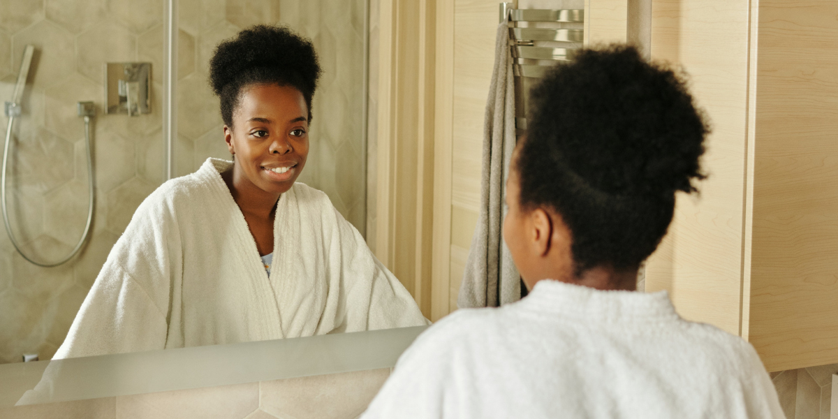 Des cheveux éclatants avec l'huile de jojoba
