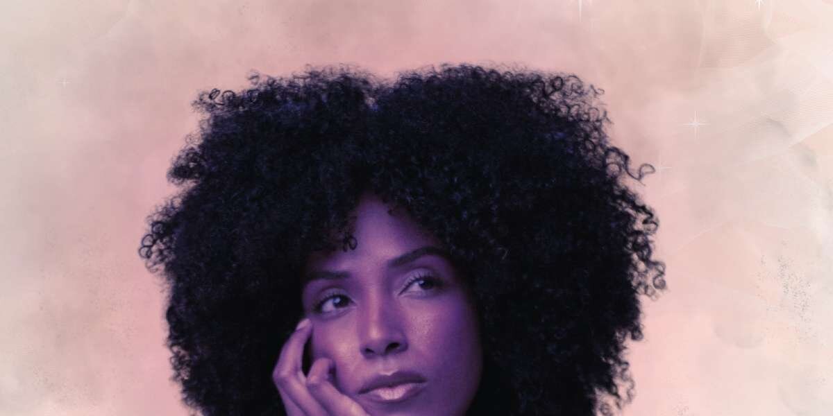 Sèche-cheveux et cheveux crépus : comment sécher sans (vraiment) les abîmer ?