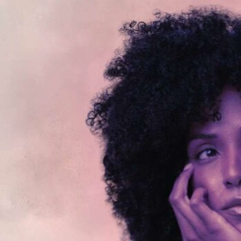 Sèche-cheveux et cheveux crépus : comment sécher sans (vraiment) les abîmer ?