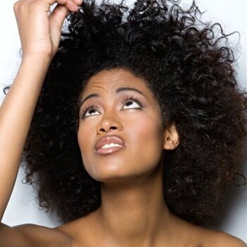 ¿CÓMO DETERMINAR EL TIPO Y LA TEXTURA DE MI CABELLO?