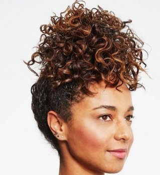 méthode pineapple, attacher ses cheveux la nuit, routine de nuit