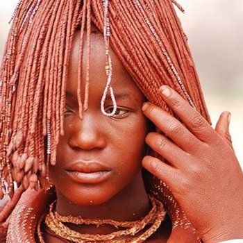 HÉMATITE : LE SOIN BEAUTÉ DES HIMBA